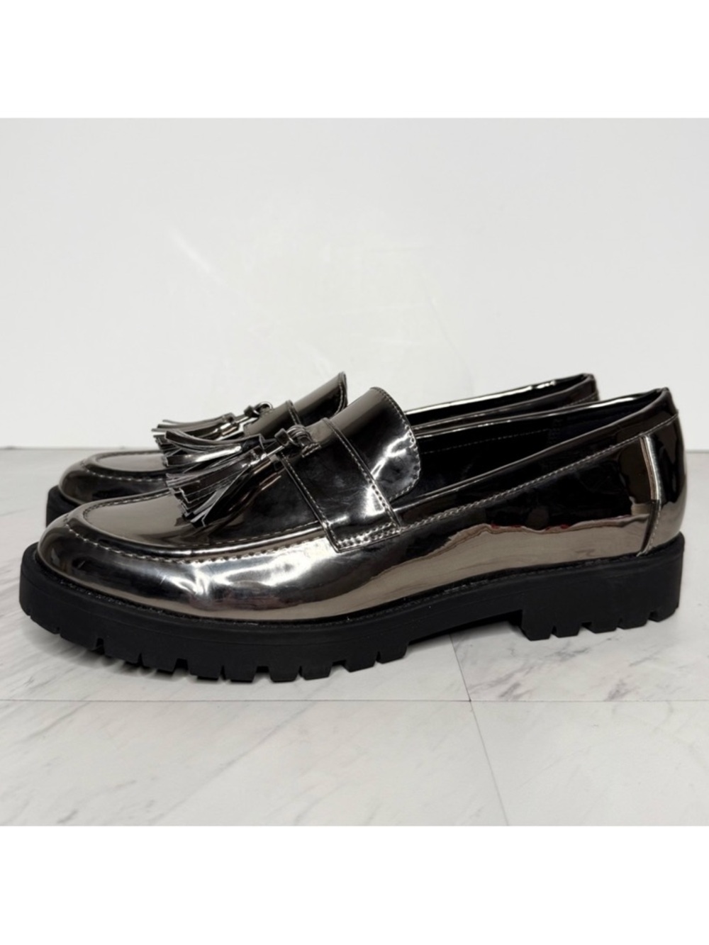 Bandolino Fillup Silver Lug Sole Tassel Loafer 9 1/2 M
